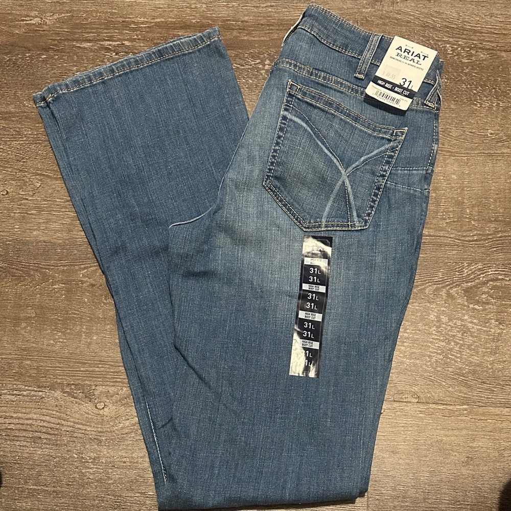 Ariat REAL Mid Rise Boot Cut Jeans – size 31 – NWT – Retail $69.95